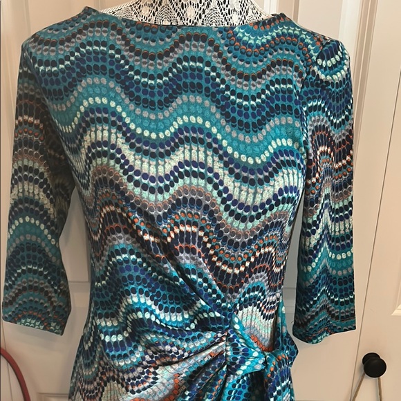 Women's Multicolor Wave Pattern Dress - Picture 2 of 11